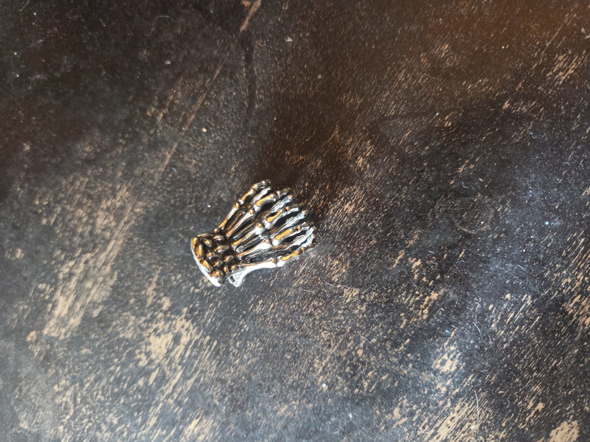 Skeleton clip