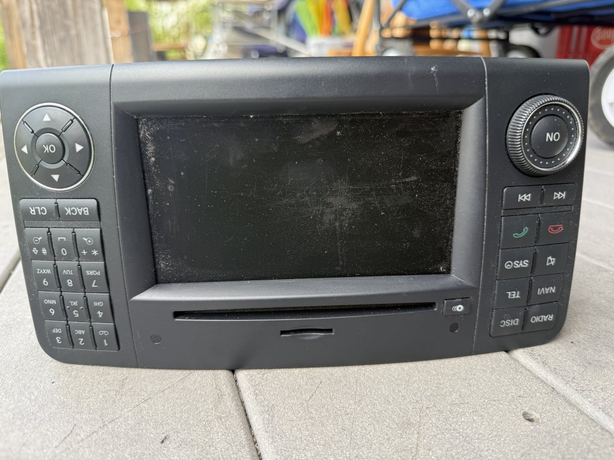 Mercedes BZ9841 Radio/Navigation/CD Player Unit